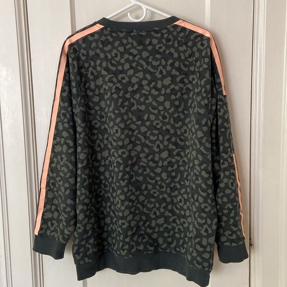 Sarah’s Day x a White Fox Team Camo Oversized Sweatshirt - Picture 4 of 4